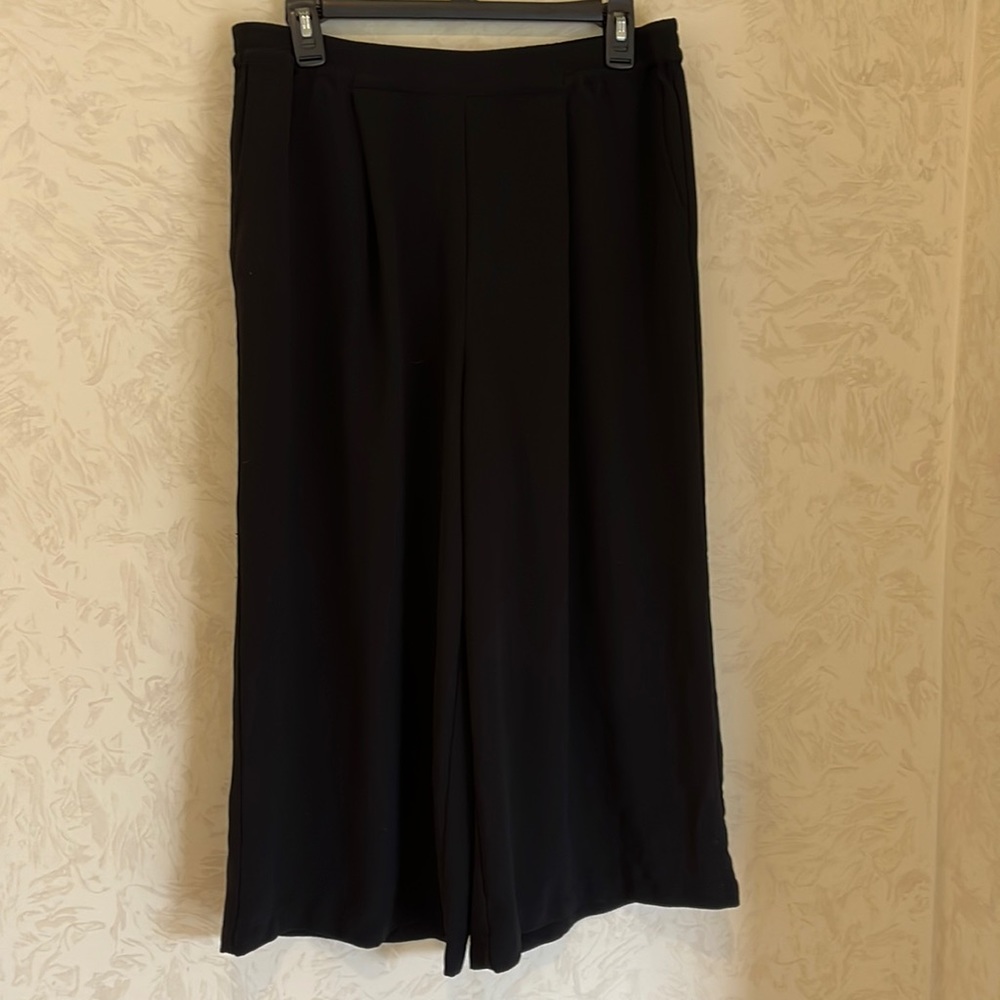 Linea by Louis Dell'Olio Black Flowy Wide-Leg Capris Size M